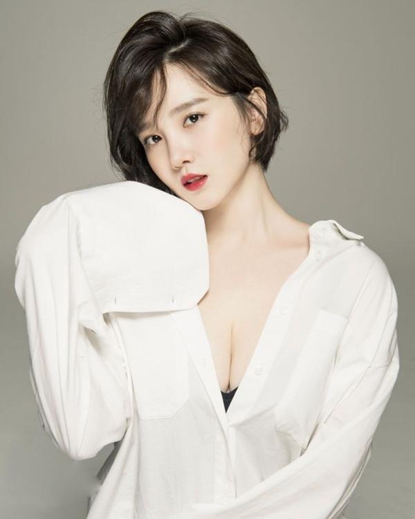 Kể từ đó, con đường giải trí dần rộng mở cho cô nàng đa tài đa nghệ này. Nữ vận động viên nhanh chóng thử sức mình ở lĩnh vực phim ảnh.