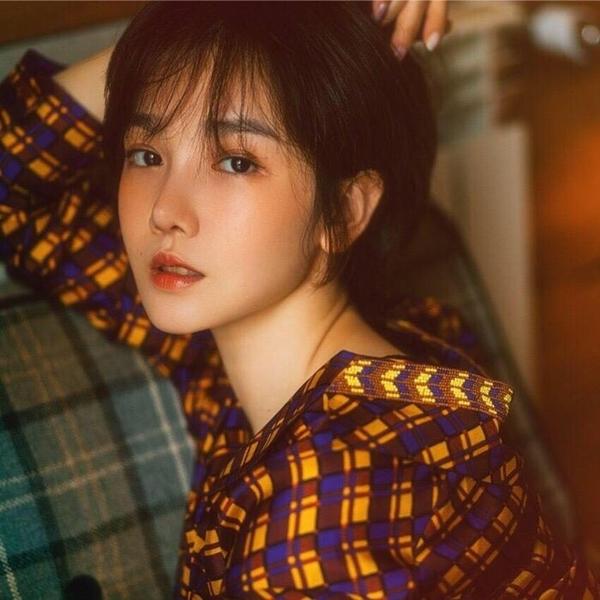 Năm 2010, Trần Tiểu Vân tham gia diễn xuất trong phim "Đoạt Ái" với vai Tề Hoan - đây cũng là bộ phim truyền hình mở đầu cho sự nghiệp diễn xuất của cô. Một năm sau cô thủ vai Hồng Tiểu Mai trong bộ phim tình cảm đô thị "Những Chuyện Vợ Chồng" của đạo diễn Uống Tuấn. Năm 2012 cô tham diễn phim "Cả Đời Chỉ Yêu Em". Năm 2015, Trần Tiểu Vân diễn vai nha hoàn Diệp Nhi trong bộ phim "Thiếu Niên Tứ Đại Danh Bộ".