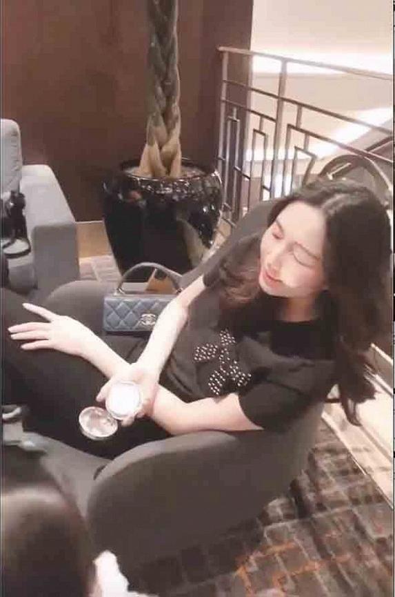 Vừa sinh con 1 tháng, hoa hậu Đặng Thu Thảo đã lại đẹp như chưa từng bầu bí-1