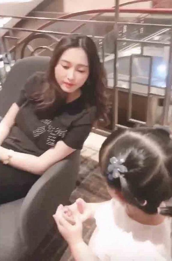 Vừa sinh con 1 tháng, hoa hậu Đặng Thu Thảo đã lại đẹp như chưa từng bầu bí-2