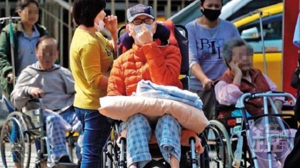 Tuổi già cực nhọc mưu sinh của những kỳ tài võ thuật Trung Quốc-8