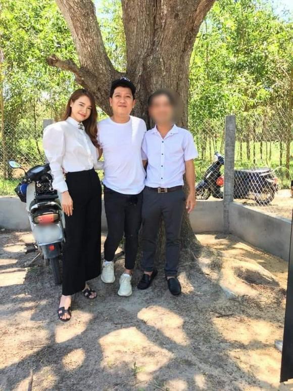 Nhã Phương bị chỉ trích vì về quê chồng ăn giỗ diện nguyên cây hàng hiệu sang chảnh-1