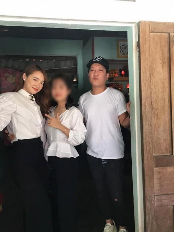 Nhã Phương bị chỉ trích vì về quê chồng ăn giỗ diện nguyên cây hàng hiệu sang chảnh-2