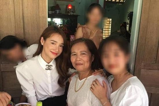 Nhã Phương bị chỉ trích vì về quê chồng ăn giỗ diện nguyên 'cây' hàng hiệu sang chảnh