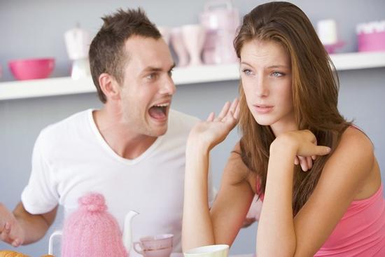 Vợ vay tiền chồng mua điều hòa cho con lại bị mắng thậm tệ và màn đáp trả