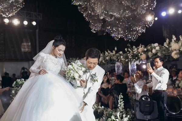 Từ Sài Gòn bay ra Hội An chỉ để ăn sáng, Trường Giang - Nhã Phương thật sự giàu cỡ nào?-10