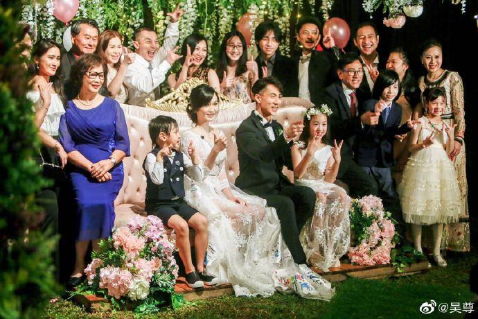 Ngô Tôn bật khóc trong đám cưới sau 16 năm chung sống với vợ-2