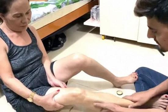 Cô dâu 65 tuổi khoe được chồng bóp chân: 'Nếu chọn lại, tôi vẫn chọn anh ấy'