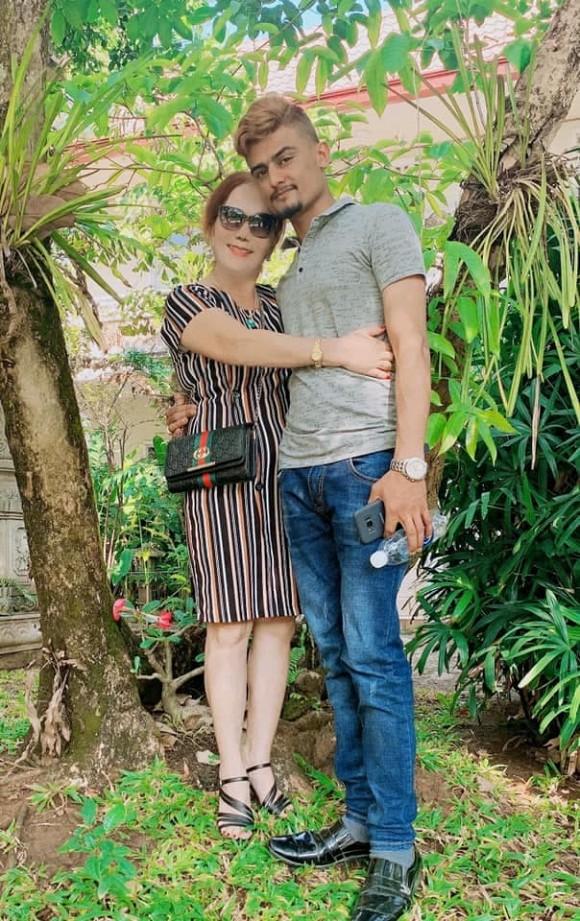 Cô dâu 65 tuổi khoe được chồng bóp chân: Nếu chọn lại, tôi vẫn chọn anh ấy-4