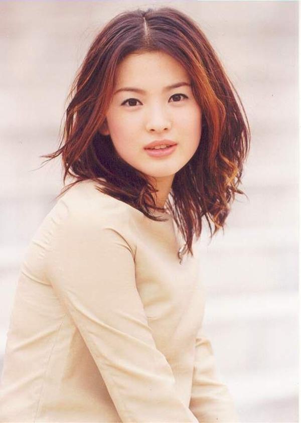 Năm 1996, khi đang là học sinh trung học cơ sở năm thứ ba, Song Hye Kyo đã giành chiến thắng trong Cuộc thi SunKyung Smart Model. Điều này đã giúp cô được đóng một vai nhỏ trong bộ phim truyền hình đầu tiên là 