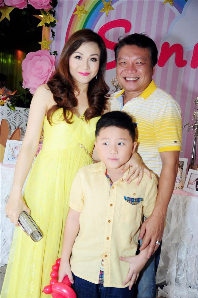 Chân dung Diva nhạc sến miền Tây Hoàng Châu: Đình đám tuổi trẻ, viên mãn xế chiều-6