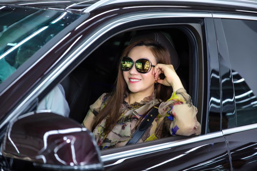 Chân dung Diva nhạc sến miền Tây Hoàng Châu: Đình đám tuổi trẻ, viên mãn xế chiều-9