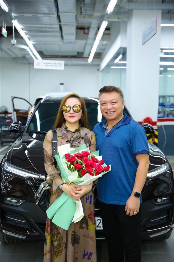 Chân dung Diva nhạc sến miền Tây Hoàng Châu: Đình đám tuổi trẻ, viên mãn xế chiều-10