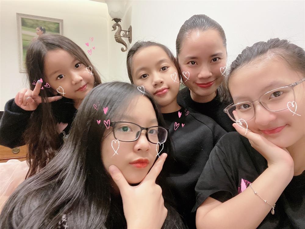 Cuộc sống tâm an trong nghịch cảnh của Á hậu 4 con Ngô Thuý Hà-2