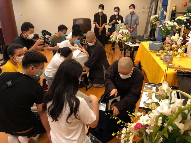 6 hũ tro cốt từ Nhật về Việt Nam: Ra đi bằng da bằng thịt, trở về bằng hũ cốt, nỗi đau ai tả bằng lời-4