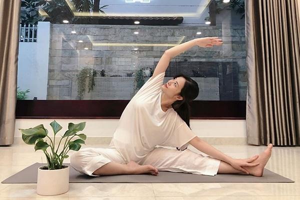 Ông Cao Thắng chiều chuộng vợ bầu-8