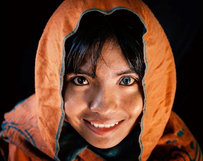 Cô gái Chăm có 2 màu mắt, là người duy nhất trong gia đình học đại học-1