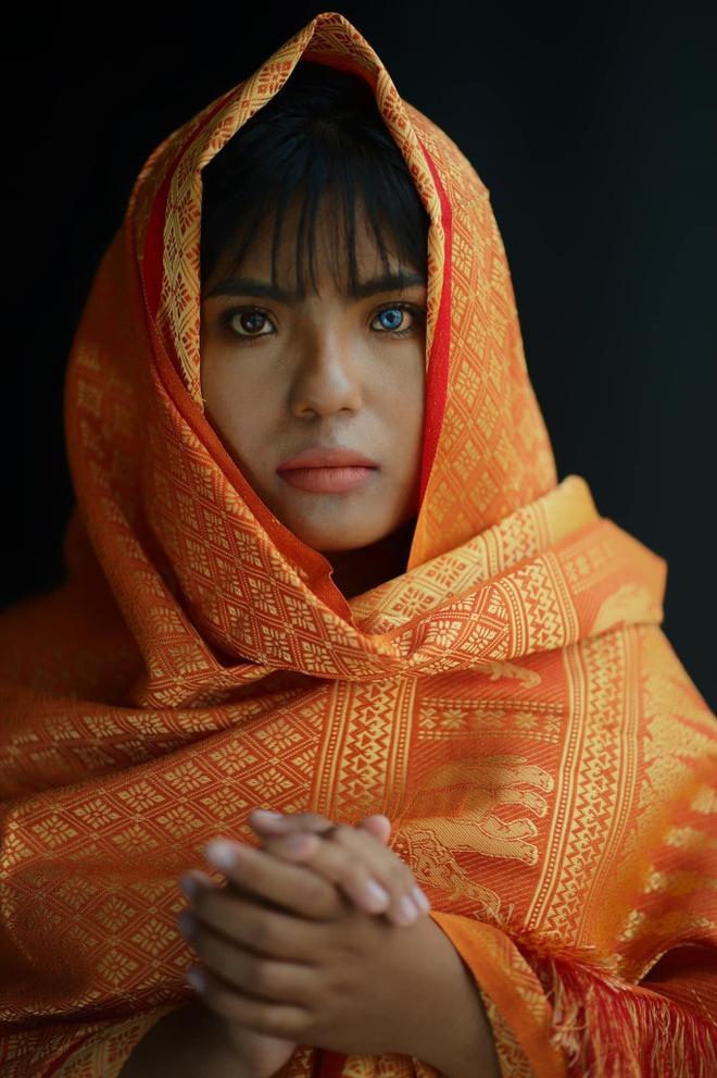 Cô gái Chăm có 2 màu mắt, là người duy nhất trong gia đình học đại học-2