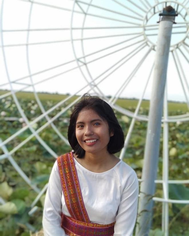 Cô gái Chăm có 2 màu mắt, là người duy nhất trong gia đình học đại học-6