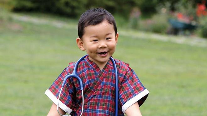 Hoàng tử Bhutan ra đồng làm ruộng, không được sinh nhật tới 20 tuổi-3