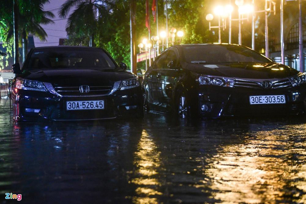 Cơn mưa vàng giải nhiệt Hà Nội sau chuỗi ngày oi bức-6