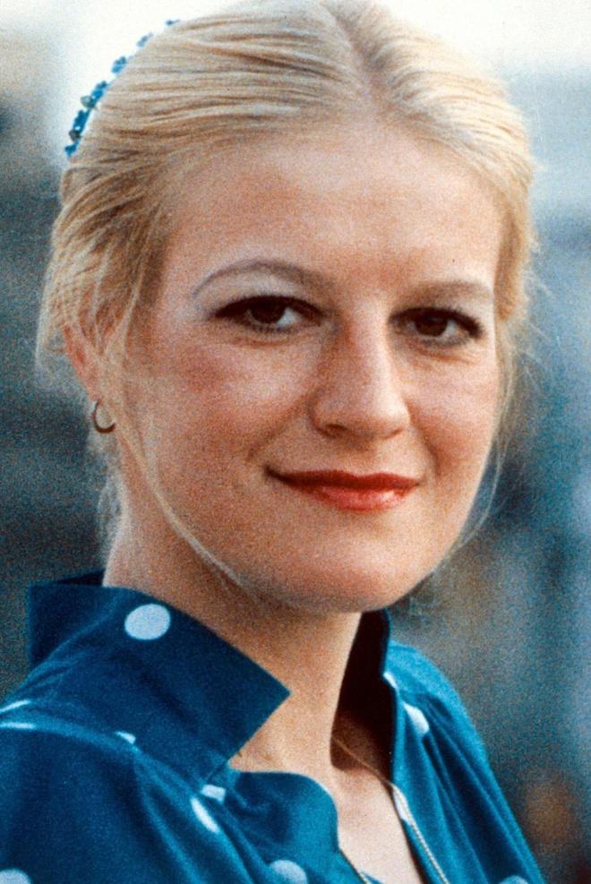 Người phụ nữ dao kéo nhiều nhất thế giới trẻ trung ở tuổi 64-2