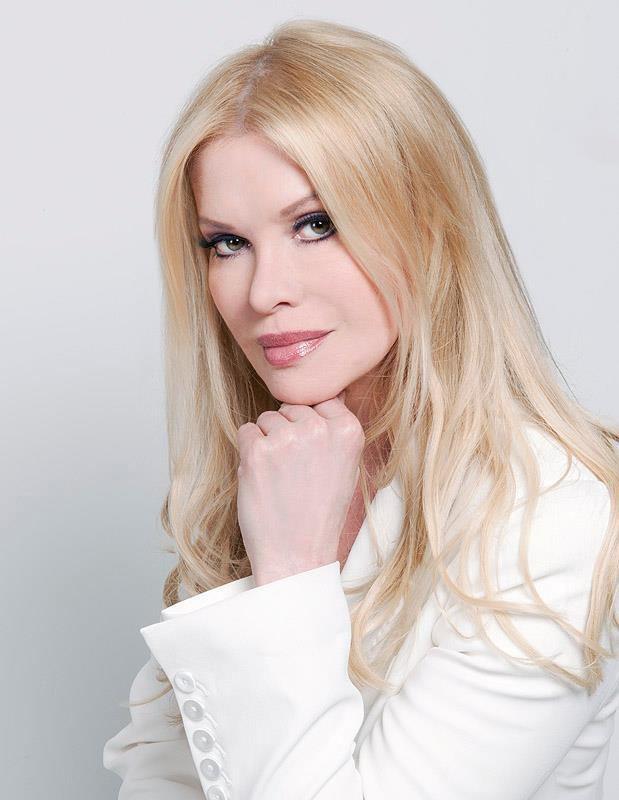 Người phụ nữ dao kéo nhiều nhất thế giới trẻ trung ở tuổi 64-3