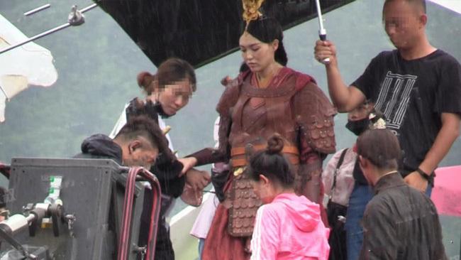 Đường Yên lộ bụng bầu, mặt khó chịu khi quay Yến Vân Đài-3