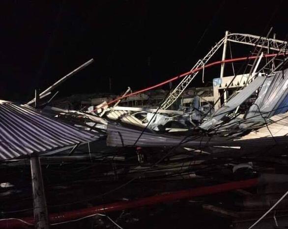 Lốc xoáy ở Vĩnh Phúc làm sập công ty gỗ, 3 người chết, gần 20 người bị thương-5