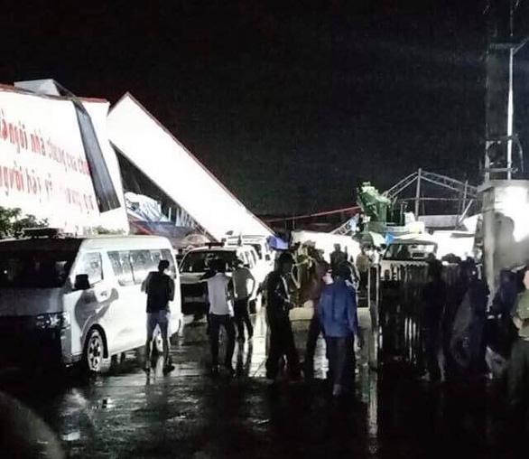 Lốc xoáy ở Vĩnh Phúc làm sập công ty gỗ, 3 người chết, gần 20 người bị thương-7