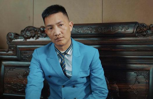 Chân dung Huấn Hoa Hồng: Giang hồ mạng 2 lần cai nghiện, ra sách chui và quảng cáo cờ bạc trá hình-16