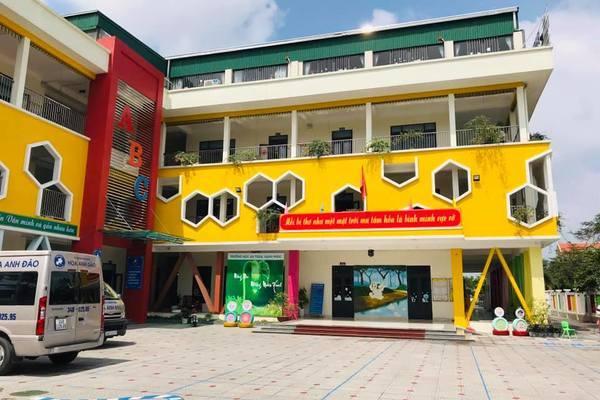 Cô giáo mầm non cầm dép đánh vào đầu trẻ ở Hải Dương-1