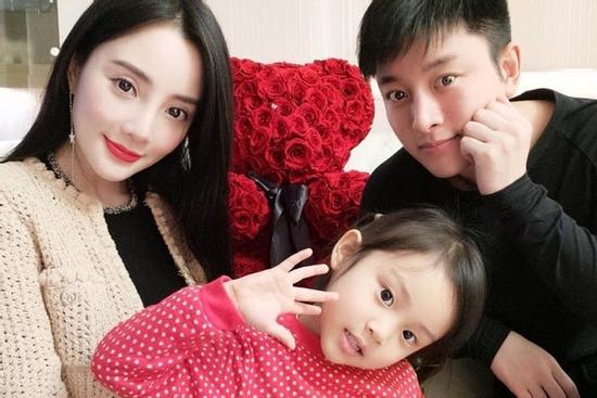 Con gái Lý Tiểu Lộ không biết bố mẹ ly hôn suốt 2 năm qua