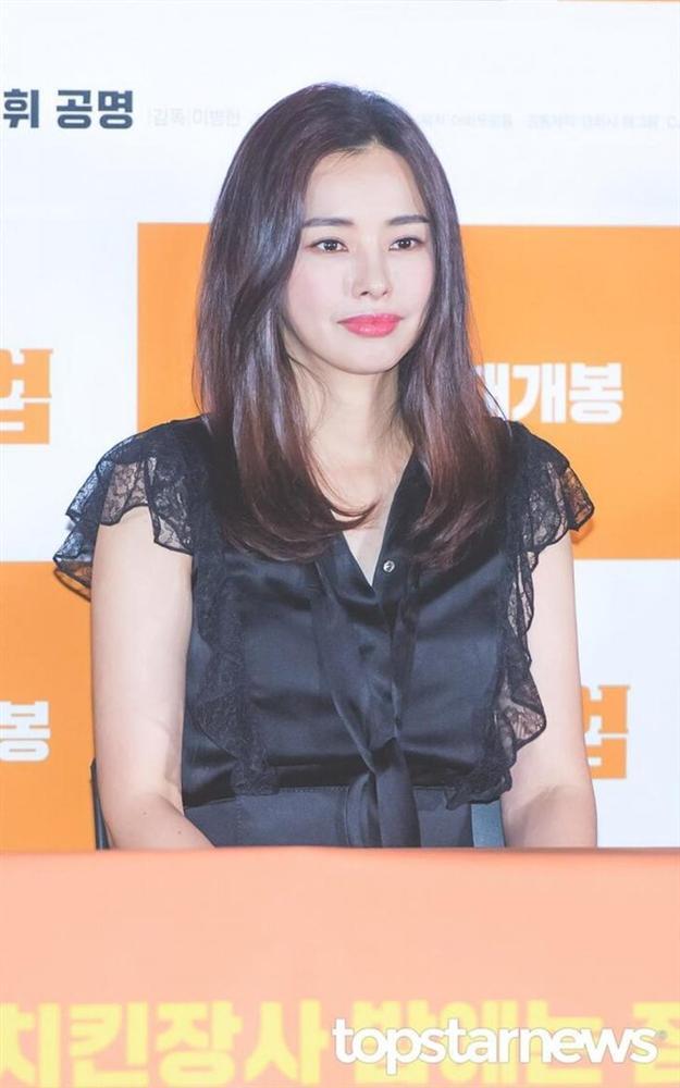 Chia tay sau 7 năm hẹn hò: Yoon Kye Sang không kết hôn, Honey Lee sẽ cưới doanh nhân?-5