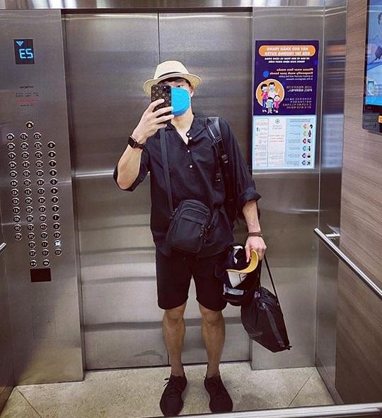 Bùi Tiến Dũng diện vest bảnh như chú rể, gợi nhớ đến pha catwalk như đi chợ-8