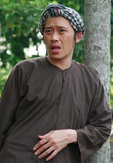 Hoài Linh co ro gặm bánh mì, fan xót xa vì danh hài quá đạm bạc-2