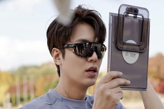 Lee Min Ho ‘nghiện’ soi gương như thế nào?