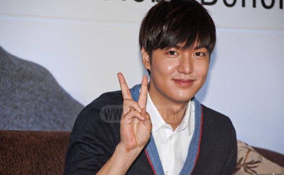 Lee Min Ho bị đào mộ loạt ảnh thời còn phèn: Mặt rỗ, gầy gò, style như Khá Bảnh-5