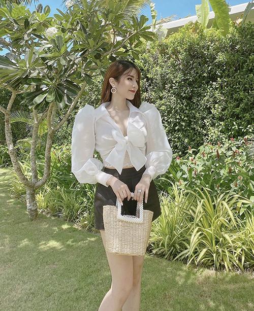 Kỳ Duyên - Lưu Hương Giang mê mẩn váy bay bổng như mẹ bầu chào hè-1