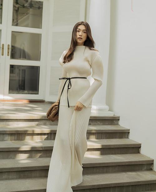 Kỳ Duyên - Lưu Hương Giang mê mẩn váy bay bổng như mẹ bầu chào hè-6