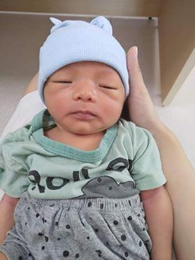 Thêm một bé trai sơ sinh bị bỏ rơi ở hố ga giữa đêm mưa, bị kiến cắn, hoại tử dây rốn-3