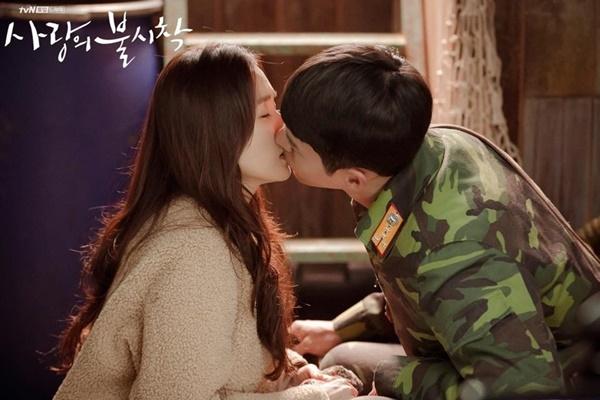 Cách Hyun Bin ứng xử với chuyện yêu Song Hye Kyo và Son Ye Jin-3