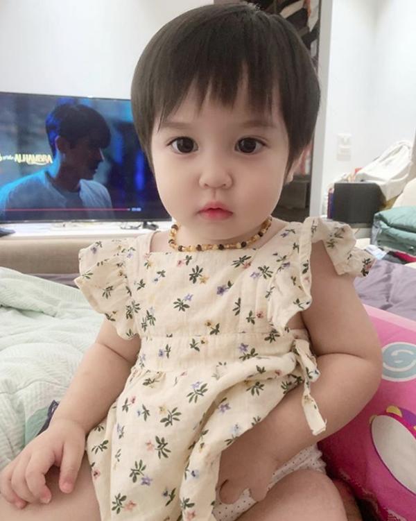 Hằng Túi đăng ảnh bé Sam mếu máo nhận vạn like, biết lý do hội chị em khóc theo vì mùa hè nhà ai cũng khổ y vậy-2
