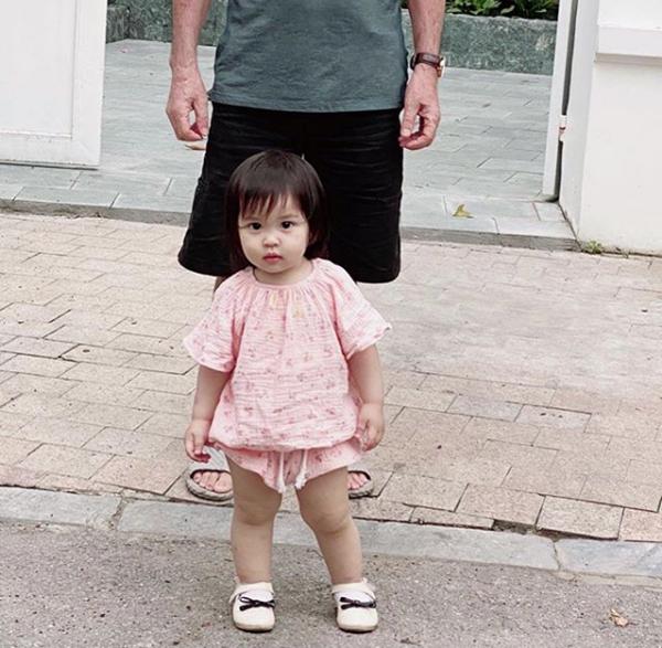 Hằng Túi đăng ảnh bé Sam mếu máo nhận vạn like, biết lý do hội chị em khóc theo vì mùa hè nhà ai cũng khổ y vậy-4