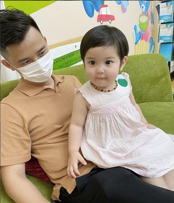 Hằng Túi đăng ảnh bé Sam mếu máo nhận vạn like, biết lý do hội chị em khóc theo vì mùa hè nhà ai cũng khổ y vậy-7