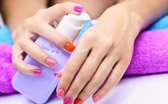 Tại sao không đổ ra lòng bàn tay khi thoa kem dưỡng da?-2