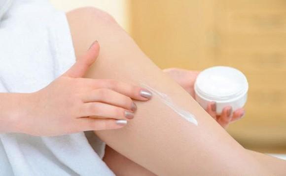 Tại sao không đổ ra lòng bàn tay khi thoa kem dưỡng da?-3