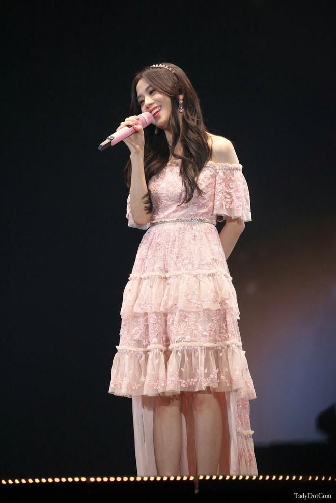 Jisoo diện váy áo hàng hiệu, có bộ lên đến gần 16.000 USD-7