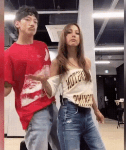 Bi Rain nhảy tình tứ với Lee Hyori, fan lo Kim Tae Hee ghen-1