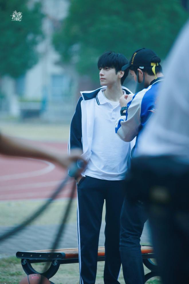 Lộ tạo hình nam sinh cực phẩm của La Vân Hi, fan kêu gào đòi lịch phát sóng gấp-1